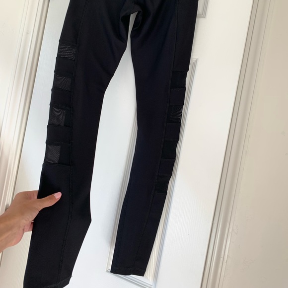 💥BOGO💥 Women’s black Yoga pants. Size XS Perfect condition - Picture 6 of 8